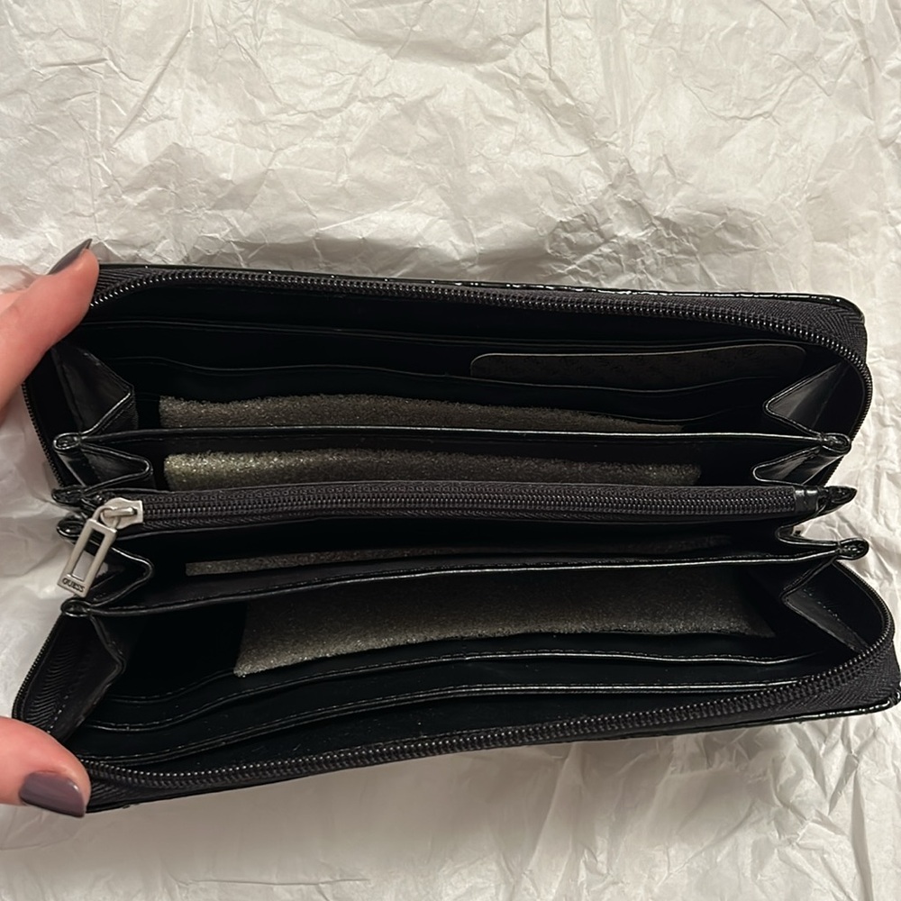 Guess Wallet - Picture 3 of 3